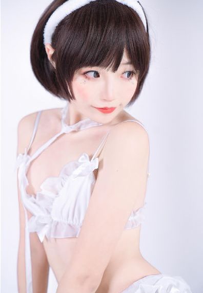 娇妻丁子裤公交车被在线观看